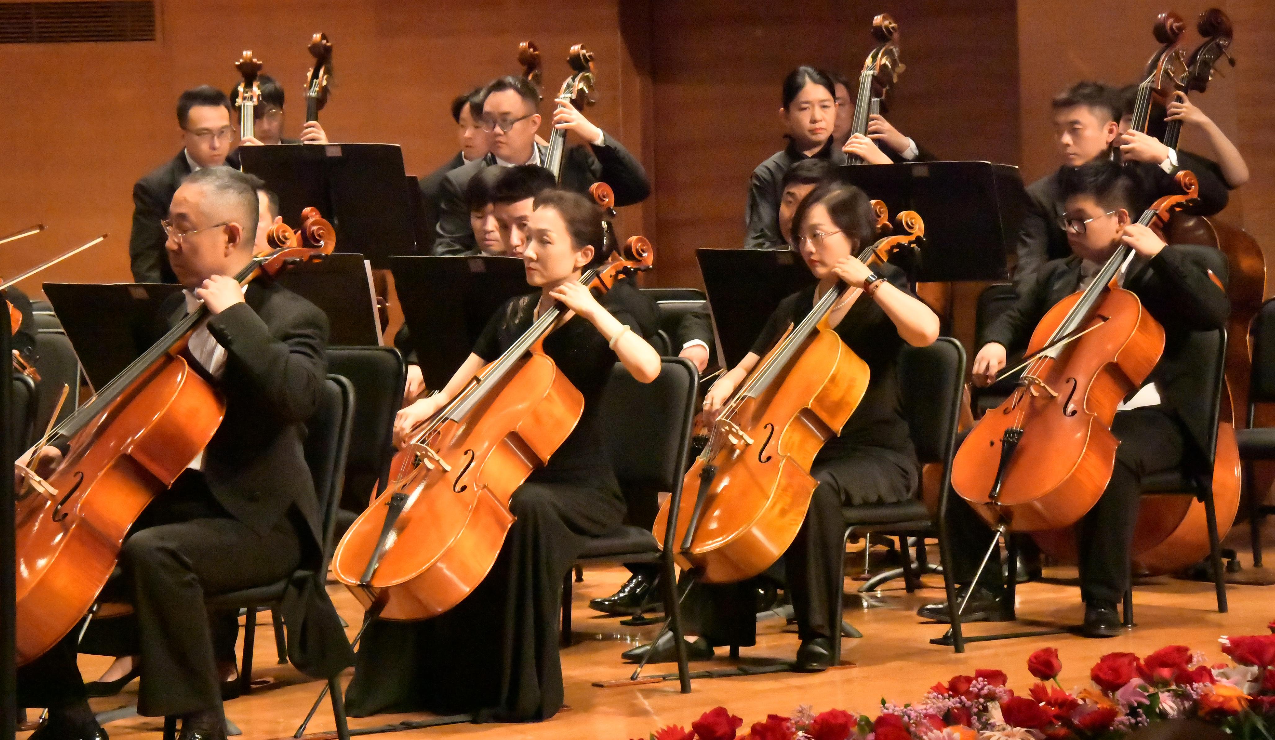 中国广播艺术团和沈阳交响乐团联袂演出演唱和交响乐完美结合精彩纷呈