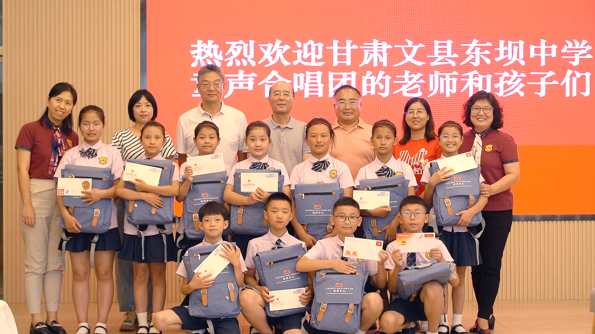 早在今年2月15日,在文县东坝中学听到孩子们的天籁之声时,刘思扬就